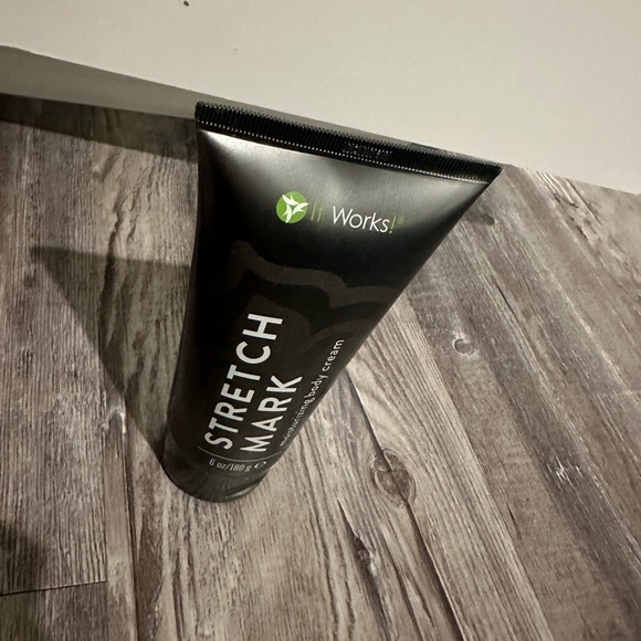 It Works! Stretch Mark Body Cream🧴 - Picture 3 of 5